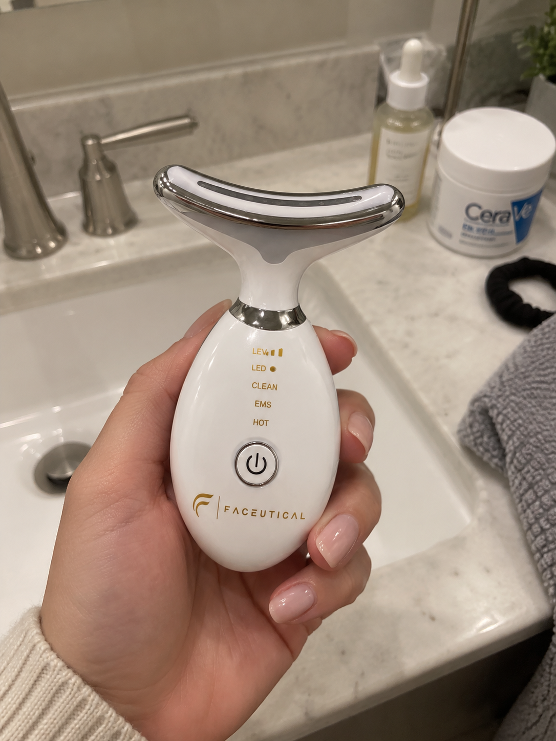 Person using Faceutical Lifté consistently